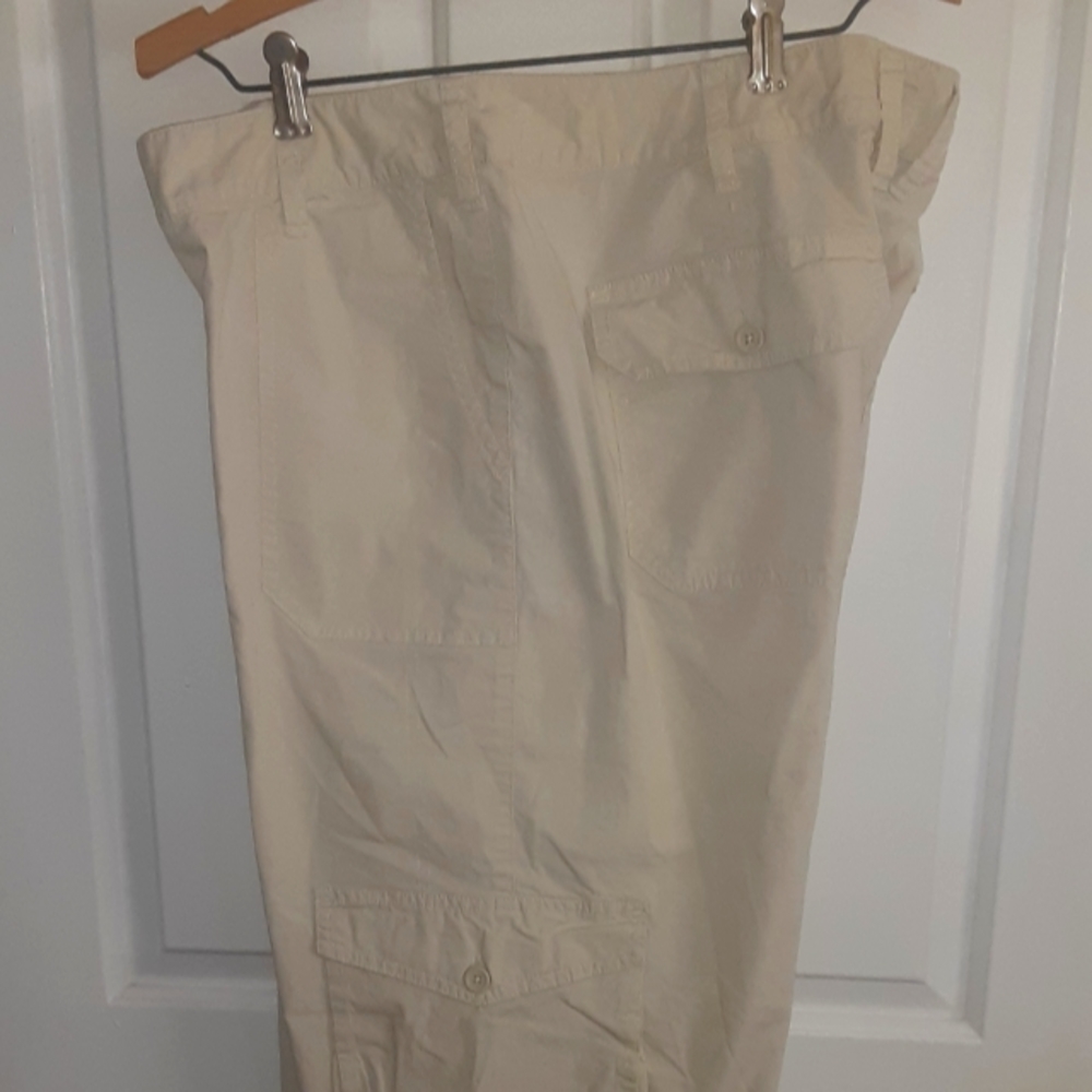 Womens Capris NWOT
